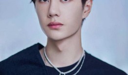 王一博化妆爆料视频合集,从素颜到明星，变身全过程大公开