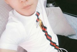 最新爆料精神小伙照片,最新照片曝光，网友热议不已！