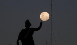 一轮明月在线观看,在线共赏中秋佳节的浪漫之夜