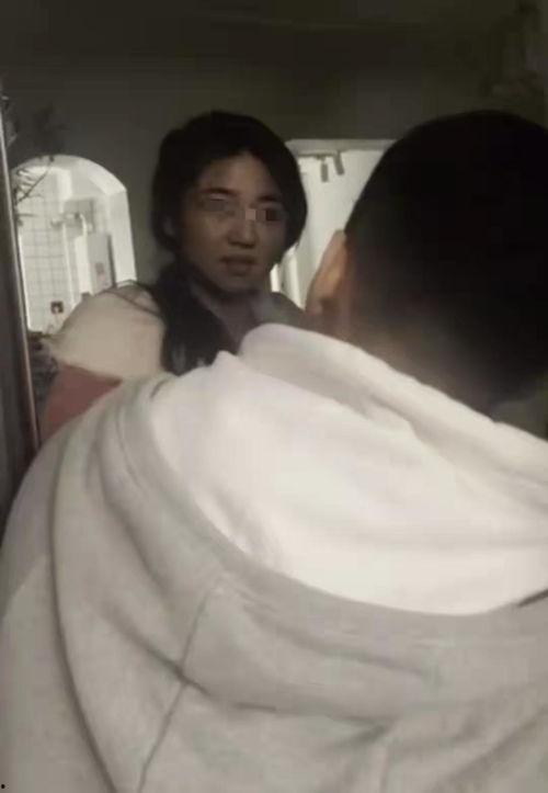 娱乐吃瓜酱男朋友拍照,甜蜜瞬间尽收眼底