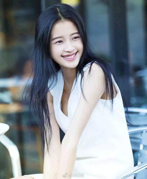 娱乐圈吃瓜李沁是谁啊,从庆余年到如懿传，她如何成为吃瓜群众的焦点？